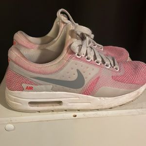 Nike kids six tennis shoes pink gray stripe good condition